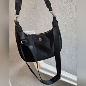 Lululemon City Essemtials Small Shoulder Bag 3L